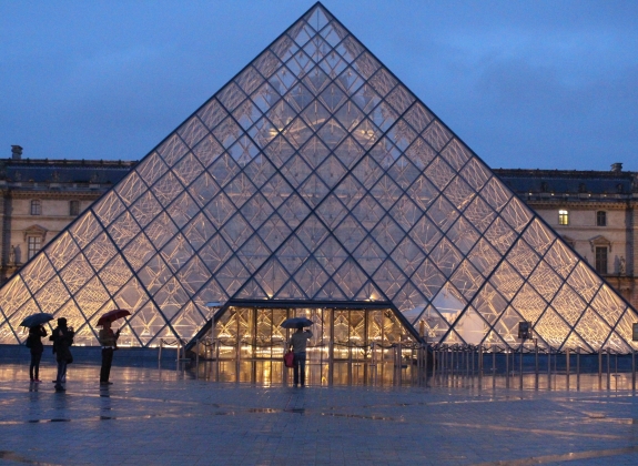 Louvre museum exterior pyramid