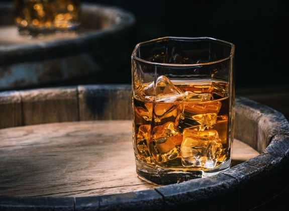 glass-of-scotch-whiskey-scotland_1913460775_web