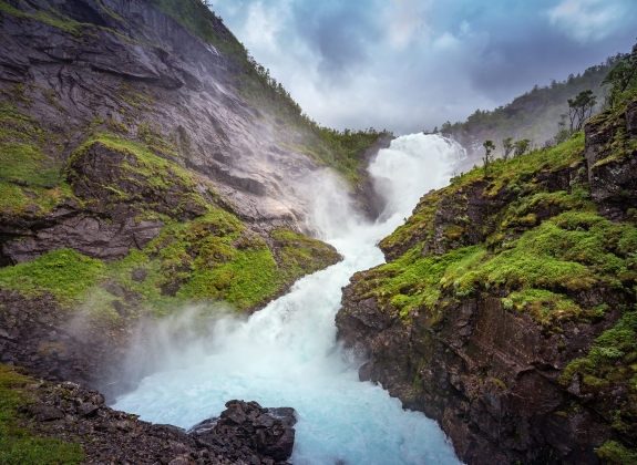norway-waterfall-flam-railway-view_389328700_web