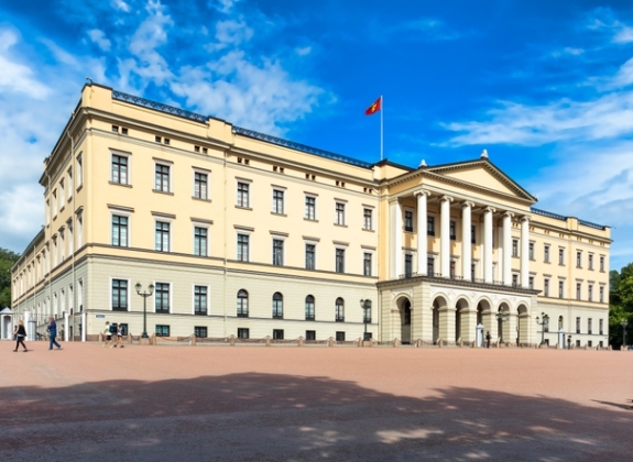 oslo_norway_royal_palace_2351249463_web.jpg