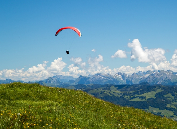 paragliding-off-mt-rigi-switzerland_450935836_web