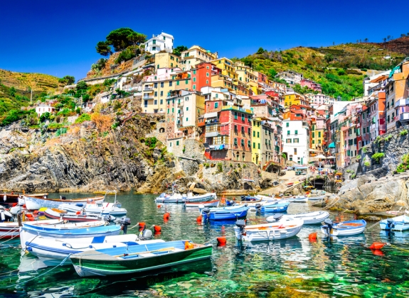 Relax in the coastal towns of Cinque Terre on your Railbookers holiday