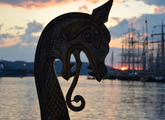 viking_boat_detail_maritime_bergen_norway_312647321_web.jpg