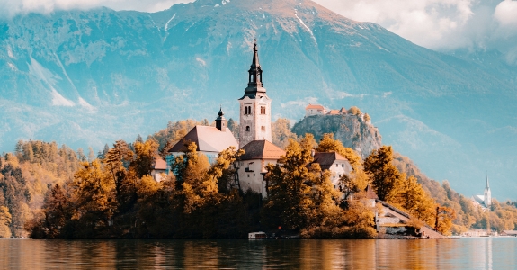 1.-Lake-Bled-in-Slovenia-Europe-1800x600