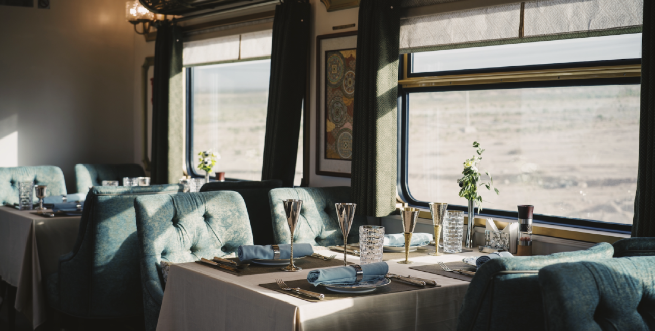 golden-eagle-slik-road_china_dining-car-western-style-11.png