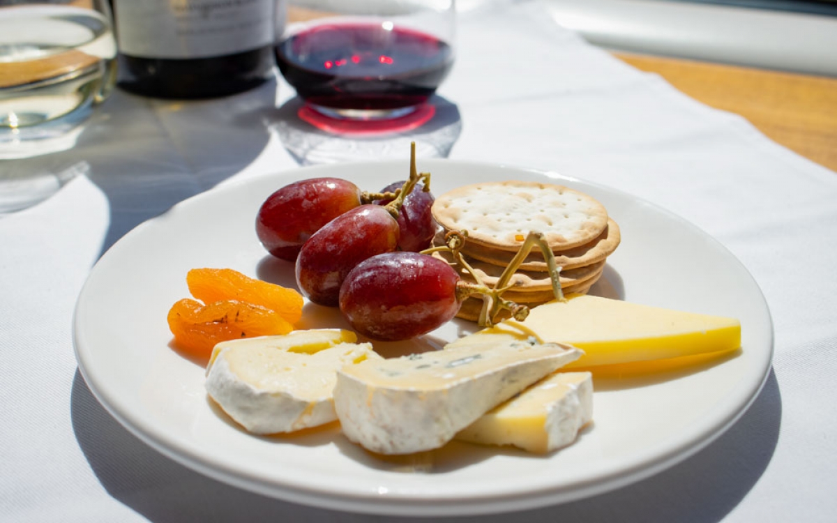 Coastal-Pacific-Cheese-and-wine-selection