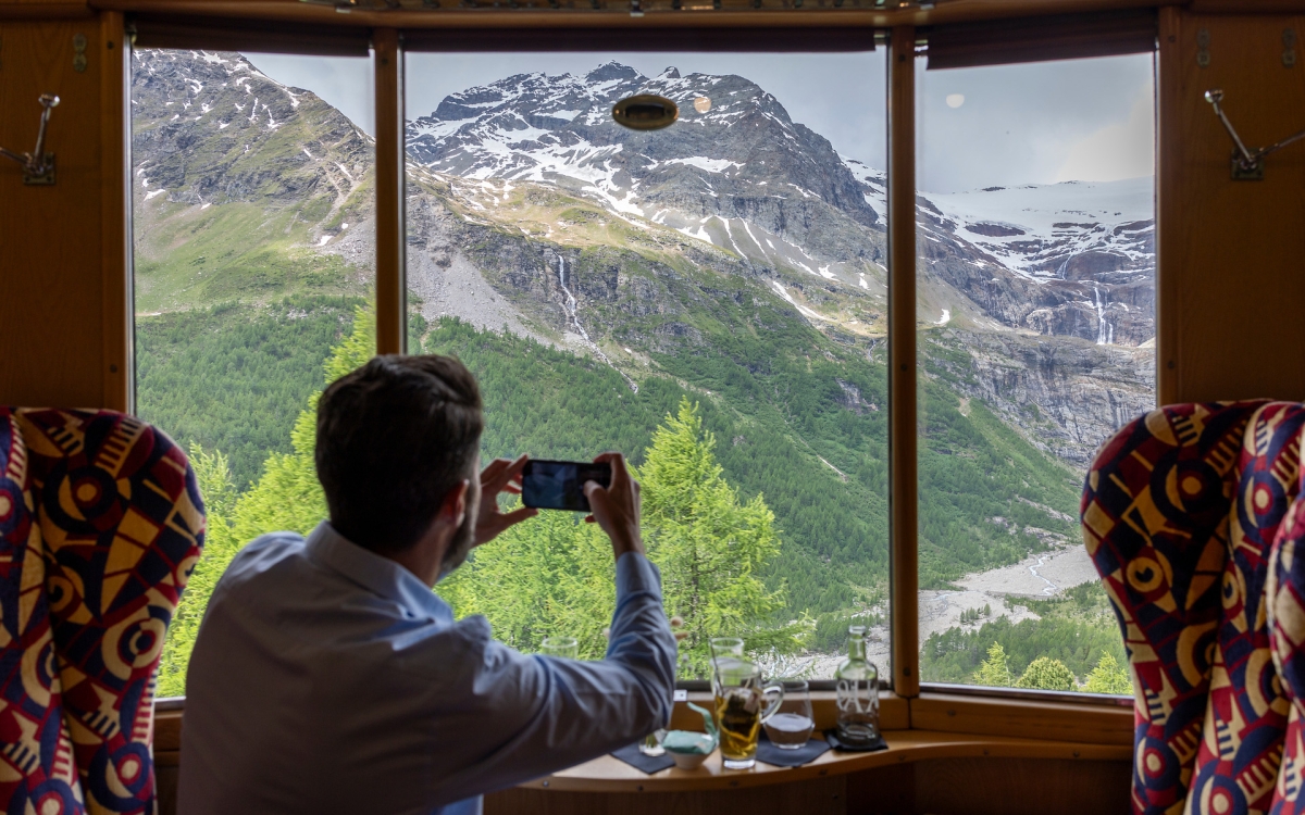 ©Rhaetian Railway bernina pullman class salonwagen auf der berninalinie