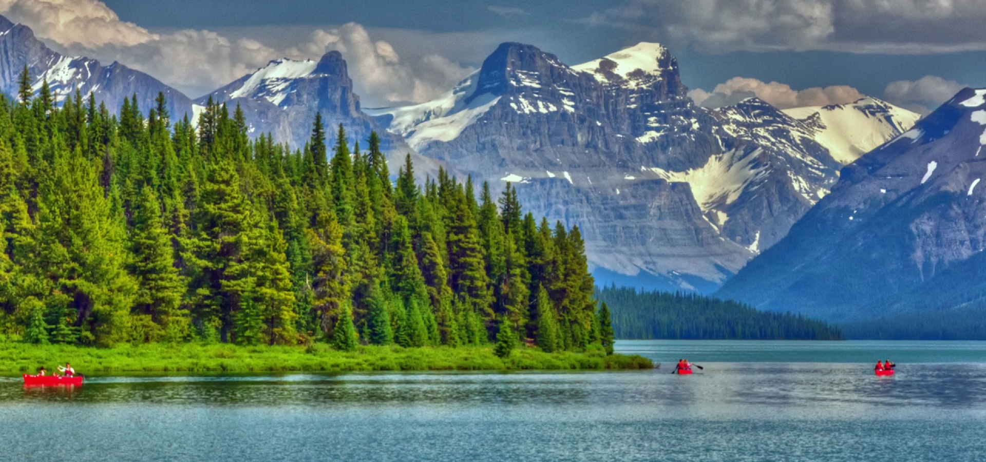 Maligne Lake at Jasper National Park Maligne Lake at Jasper National Park