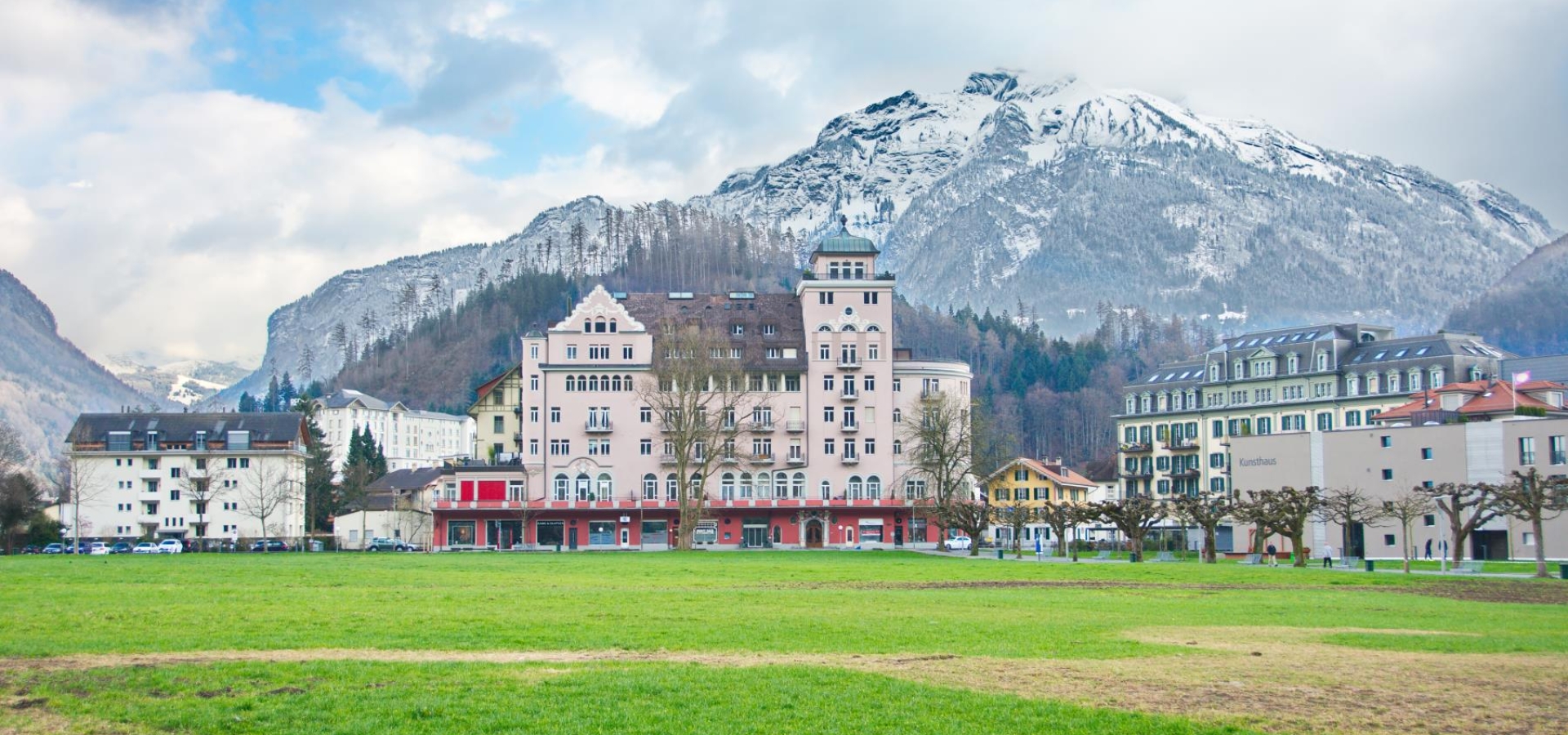 Mountains-and-historic-architecture-in-Interlaken-iStock_64641443_XXXLARGE