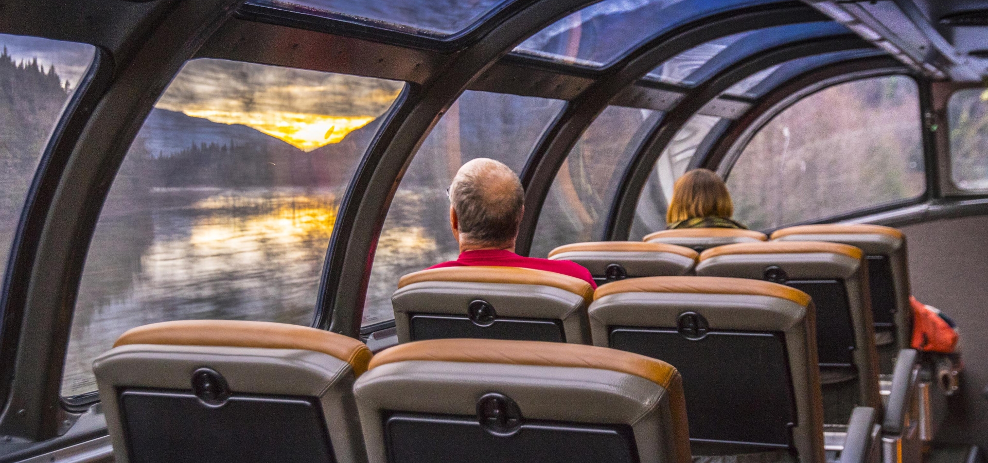 VIA-Rail_traveler in dome observation car