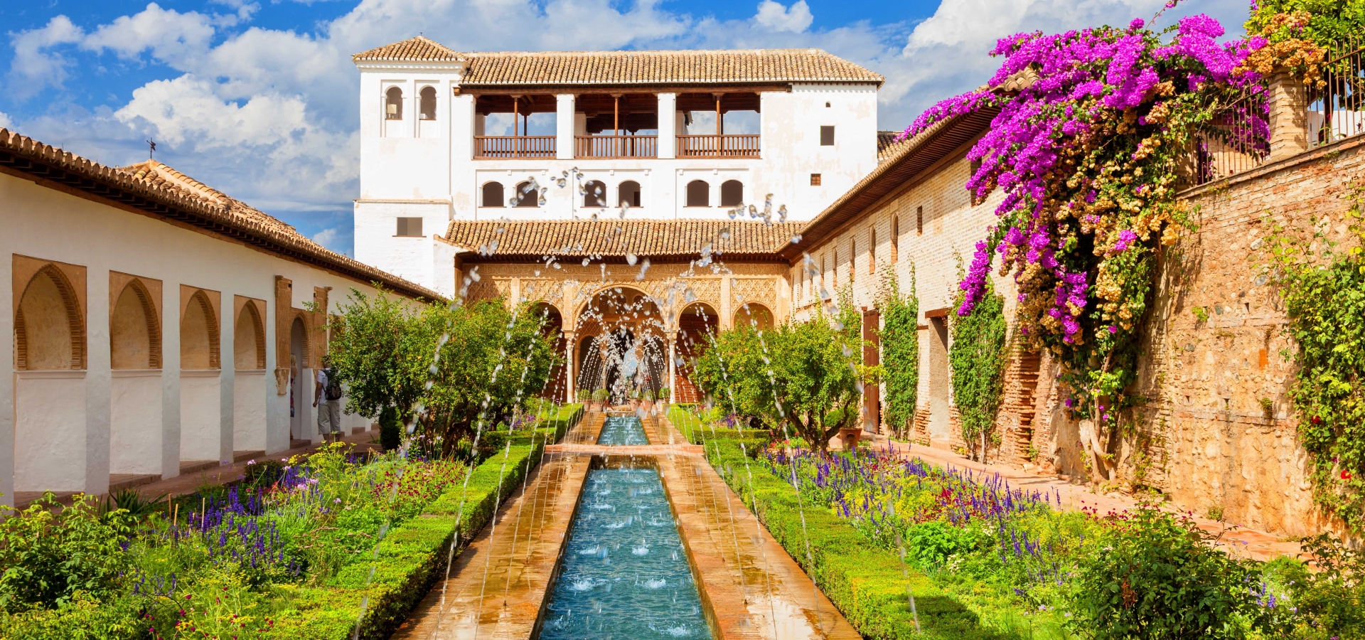 generalife-of-alhambra-de-granada-spain_62682332_web