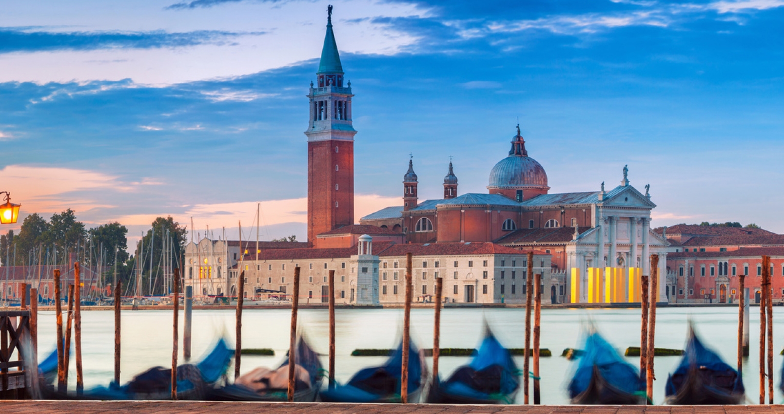 Venice-Gondolas-Sunset-1800x600