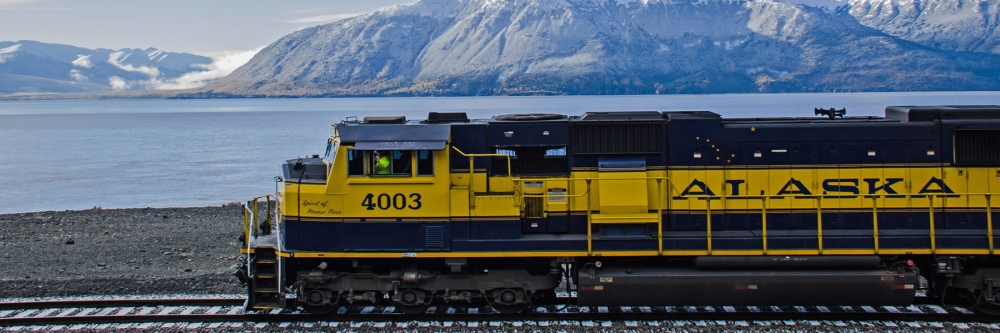 Alaska-Railroad-Train-Near-Anchorage-1800x600