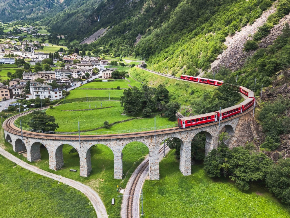 aerial-view-bernina-express_2493490057_web.jpg
