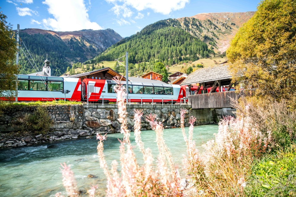 Holzbruecke Glacier Express over bridge