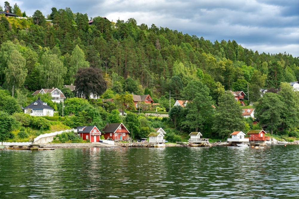 house_on_the_oslo_fjord_norway_706738048_web.jpg