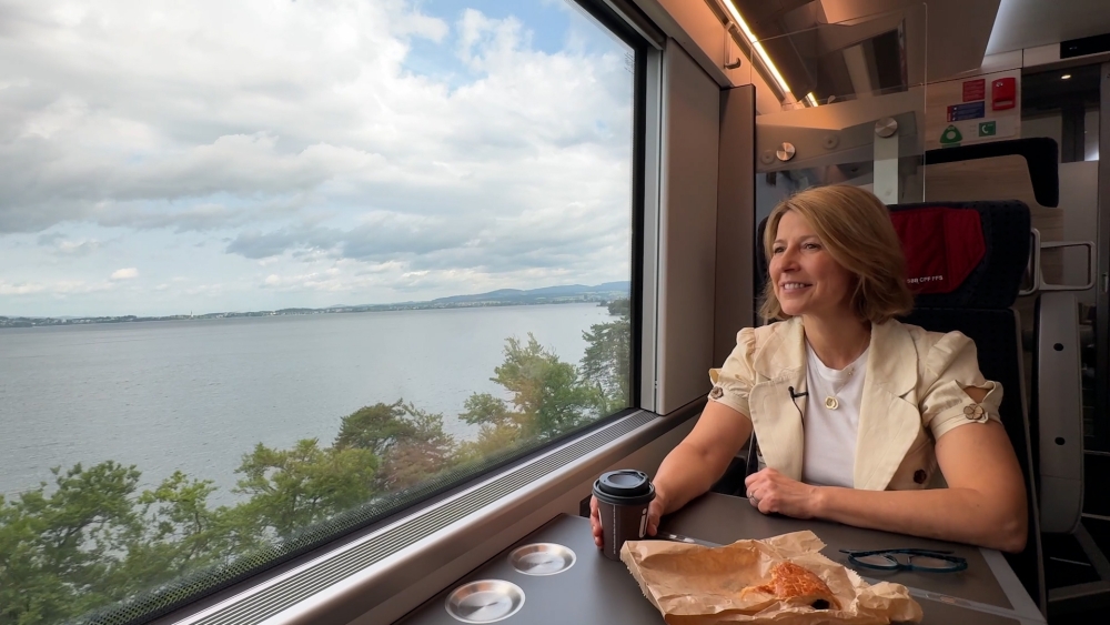 samantha-brown-rail-journey-with-railbookers